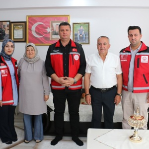 Kahraman Şehidimiz Canbert Tatar’ın bizlere emaneti olan kıymetli ailesini ziyaret ederek ellerinden öptük. - fotoğraf 1
