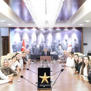 Vali Orhan Tavlı, Hizmet Yaygınlaştırma Başarı Ödülü’nü İl Müdürlüğümüze Takdim Etti - fotoğraf 1