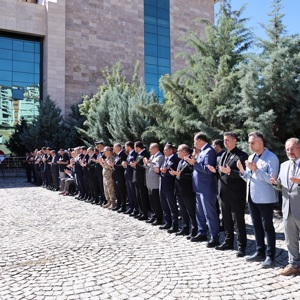 Palu İlçe Emniyet Müdürlüğü kadrosunda görev yapan ve geçirdiği elim trafik kazası sonucu hayatını kaybeden Polis Memuru Mert Ozan ŞİNDİ için Elazığ İl Emniyet Müdürlüğünde düzenlenen cenaze törenine katılım Sağladık. - fotoğraf 3