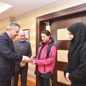 Özel sporcu Reşan Çetrez, Valimiz Sayın Süleyman Elban’ı Ziyaret Etti - fotoğraf 1