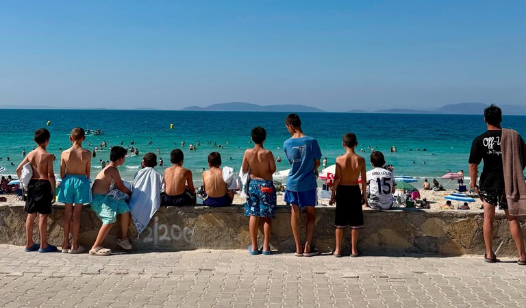 Ege’nin İncisi Çeşme’de Mutluluk Dolu Bir Yaz Serüveni
