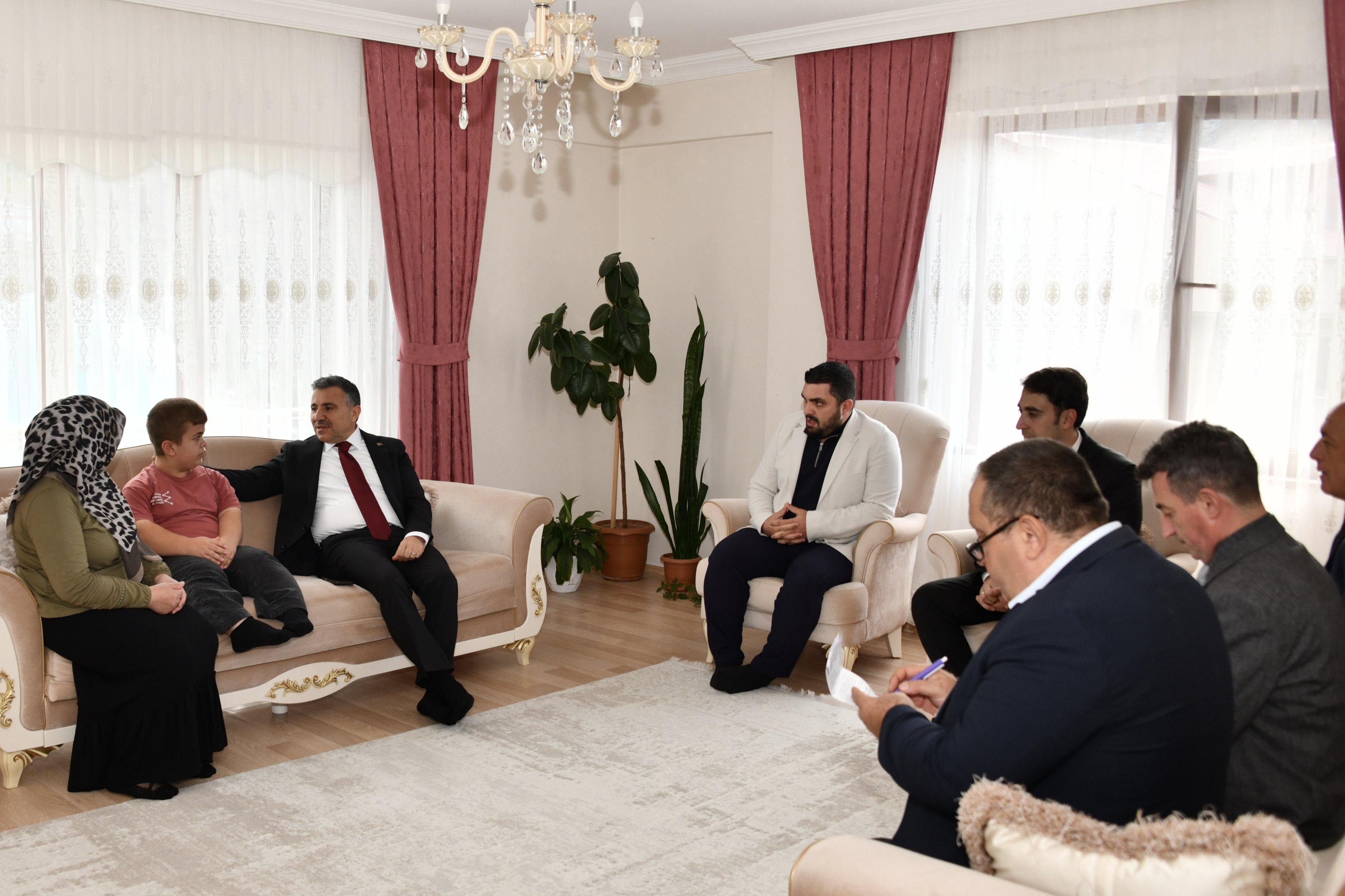 Valimiz Sayın Cevdet ATAY, Ailelerimizi Hanelerinde Ziyaret Etti