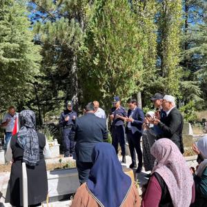 Aziz Şehidimiz Turgut SAVCI ‘nın Şehadetinin Sene-i Devriyesinde Gölhisar İlçemizde Kabri Başında Dualarla Yâd Edildi. - fotoğraf 2