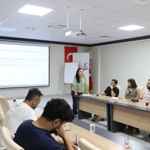 Aile ve Sosyal Hizmetler İl Müdürlüğü personeline yönelik “Bağımlılığı Anlamak ve Bağımlılara Yönelik Kısa Müdahale Programı Eğitimi” gerçekleştirildi. - fotoğraf 7