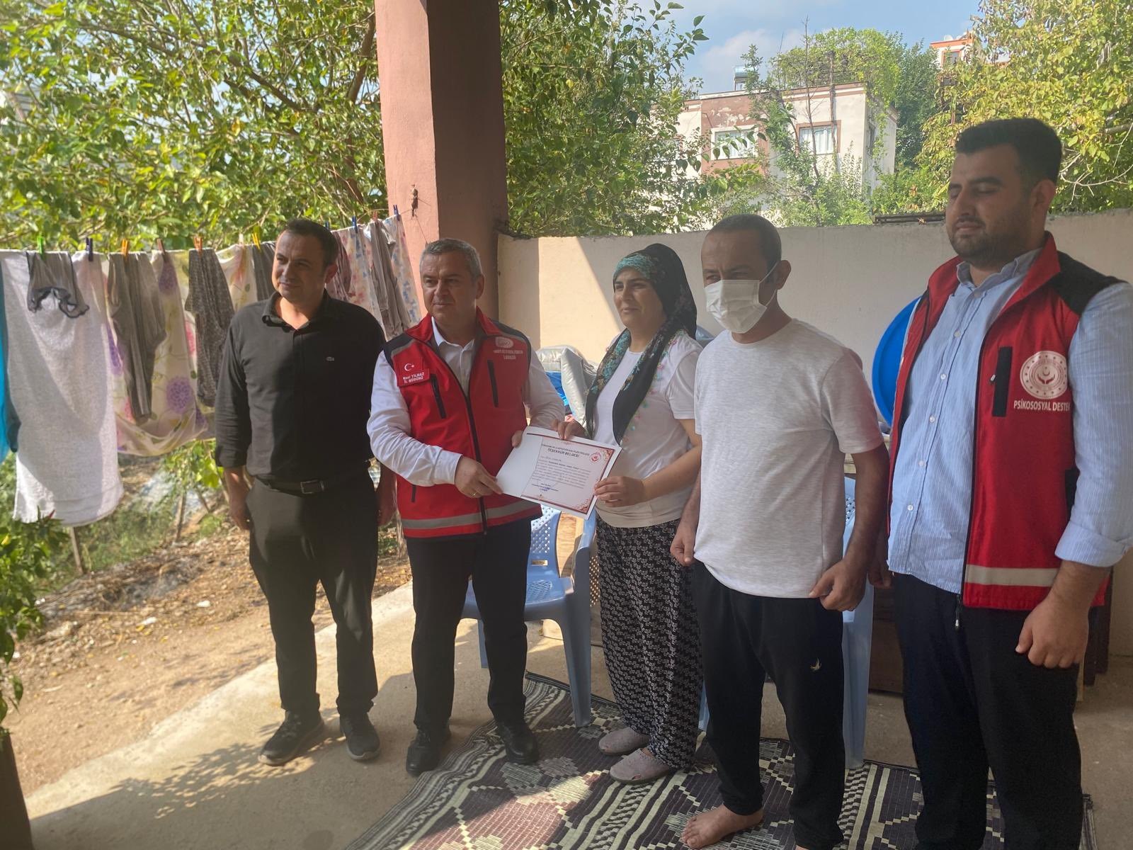 İl Müdürümüz Sayın Naci Yılmaz, Düziçi ilçesi Ellek Kasabası’nda Sosyal ve Ekonomik Destek (SED) hizmetinden faydalanan Elif Coşkun ve ailesini hanelerinde ziyaret etti.