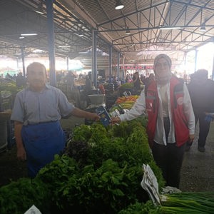 Kadına Yönelik Şiddetle Mücadele kapsamında, Yerköy Sosyal Hizmet Merkezi Müdürlüğümüz tarafından Yerköy Pazar Yeri ziyaret edildi.  - fotoğraf 1