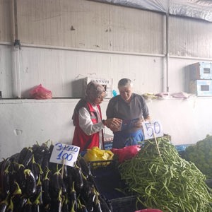 Kadına Yönelik Şiddetle Mücadele kapsamında, Yerköy Sosyal Hizmet Merkezi Müdürlüğümüz tarafından Yerköy Pazar Yeri ziyaret edildi.  - fotoğraf 2