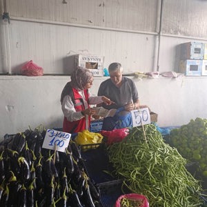 Kadına Yönelik Şiddetle Mücadele kapsamında, Yerköy Sosyal Hizmet Merkezi Müdürlüğümüz tarafından Yerköy Pazar Yeri ziyaret edildi.  - fotoğraf 3
