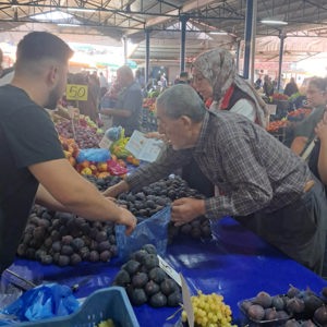 Kadına Yönelik Şiddetle Mücadele kapsamında, Yerköy Sosyal Hizmet Merkezi Müdürlüğümüz tarafından Yerköy Pazar Yeri ziyaret edildi.  - fotoğraf 5
