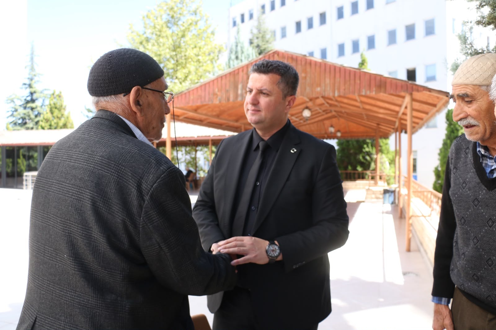 İl Müdürümüz Sayın Serdar Demirci Gazi Huzurevi Yaşlı Bakım ve Rehabilitasyon Merkezi Müdürlüğünü ziyaret ederek ulu Çınarlarımız ve değerli çalışma arkadaşlarımızla bir araya geldi.
