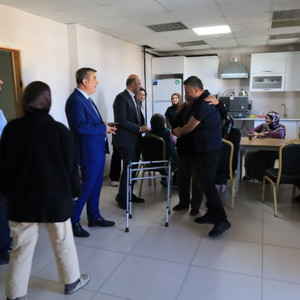İl Müdürümüz Sayın Abdulhalim Ünalan, Refahiye Huzurevini ziyaret ederek kuruluşta yürütülen tadilat çalışmalarını yerinde inceledi ve çalışmaların mevcut durumu hakkında bilgi aldı. - fotoğraf 2