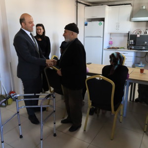 İl Müdürümüz Sayın Abdulhalim Ünalan, Refahiye Huzurevini ziyaret ederek kuruluşta yürütülen tadilat çalışmalarını yerinde inceledi ve çalışmaların mevcut durumu hakkında bilgi aldı. - fotoğraf 3