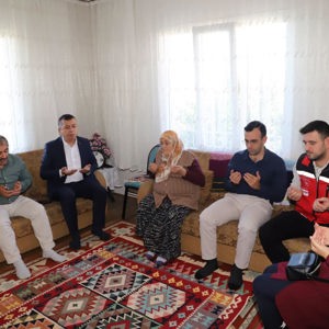 Demirci’de Gazi ve Gazi Yakınları Hanelerinde Ziyaret Edildi - fotoğraf 3