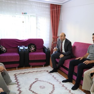 İl Müdürümüz Sayın Abdulhalim Ünalan Ve Çalışma Arkadaşlarımızla Birlikte, Evliliklerinde 60 Yılı Geride Bırakan Kadir Tekel Amcamızı Ve Hatun Tekel Ninemizi Evinde Ziyaret Ederek Ellerini Öptük Ve Hayata Dair Sohbetler Gerçekleştirdik. - fotoğraf 4