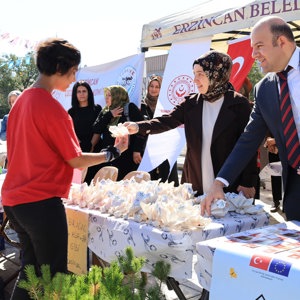 Vali Yardımcımız Sayın Rümeysa Sena Kurt ve İl Müdürümüz Sayın Abdulhalim Ünalan’ın katılımlarıyla COP31 kapsamında Dörtyol Meydanı’nda farkındalık etkinliği gerçekleştirdik. - fotoğraf 2