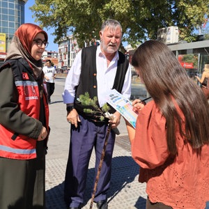 Vali Yardımcımız Sayın Rümeysa Sena Kurt ve İl Müdürümüz Sayın Abdulhalim Ünalan’ın katılımlarıyla COP31 kapsamında Dörtyol Meydanı’nda farkındalık etkinliği gerçekleştirdik. - fotoğraf 6