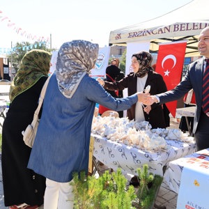 Vali Yardımcımız Sayın Rümeysa Sena Kurt ve İl Müdürümüz Sayın Abdulhalim Ünalan’ın katılımlarıyla COP31 kapsamında Dörtyol Meydanı’nda farkındalık etkinliği gerçekleştirdik. - fotoğraf 3