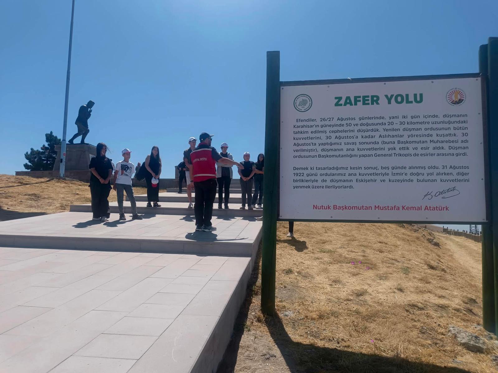 Tarihe Yerinde Yolculuk: Okul Destek Projesi ve Çocuk Hakları İl Komitesi öğrencileri, Kurtuluş Savaşı'nın simge mekanlarını ziyaret etti.