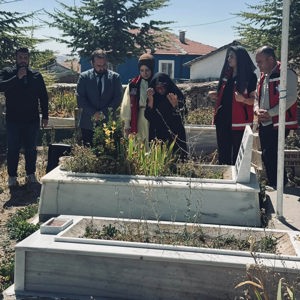 Fedakârlığın, metanetin ve bitmeyen bir sevginin fotoğrafı… - fotoğraf 2