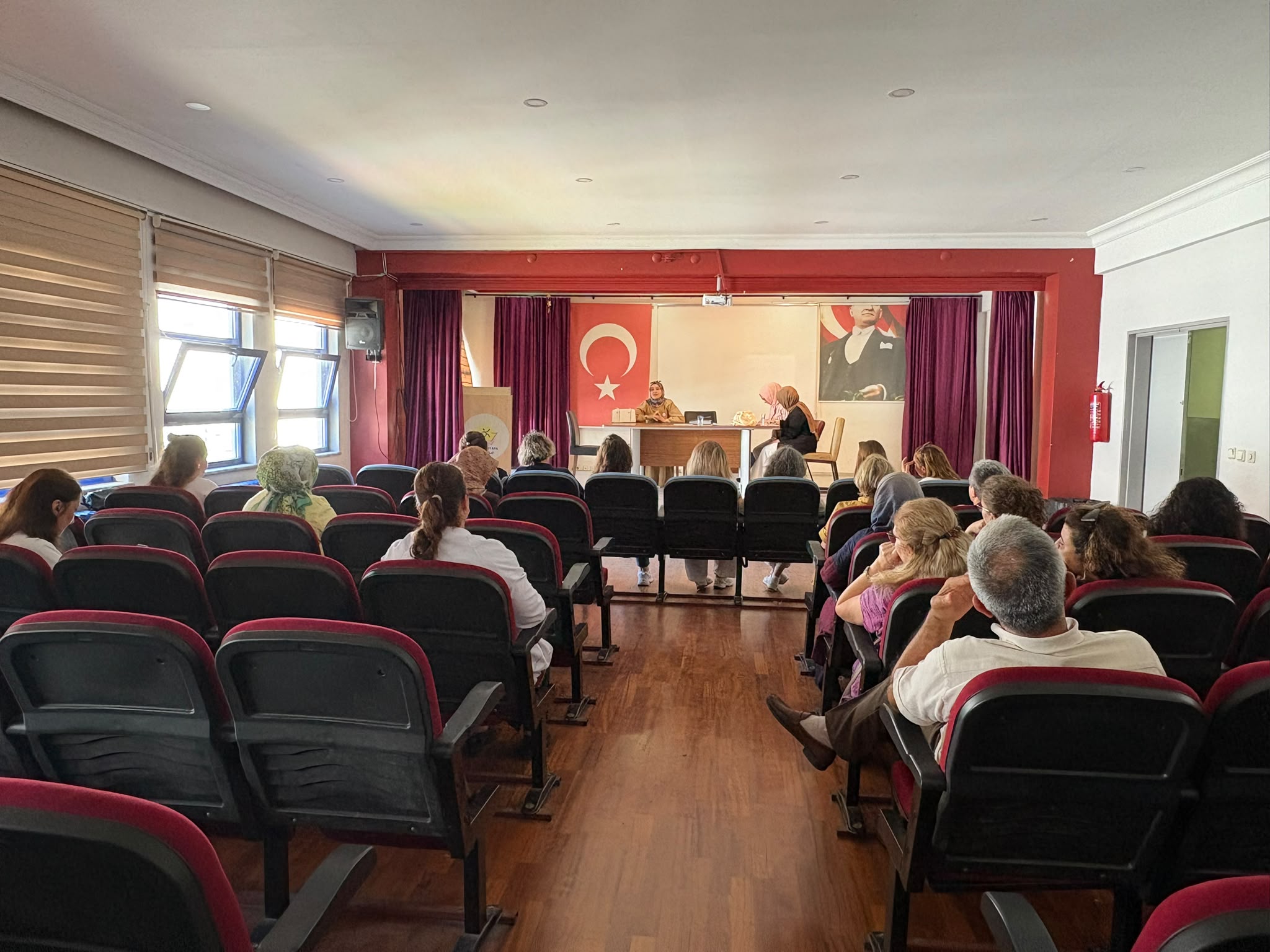 Okullarda Öğretmen ve İdarecilere Yönelik Koruyucu Aile Tanıtımı Yapıldı.