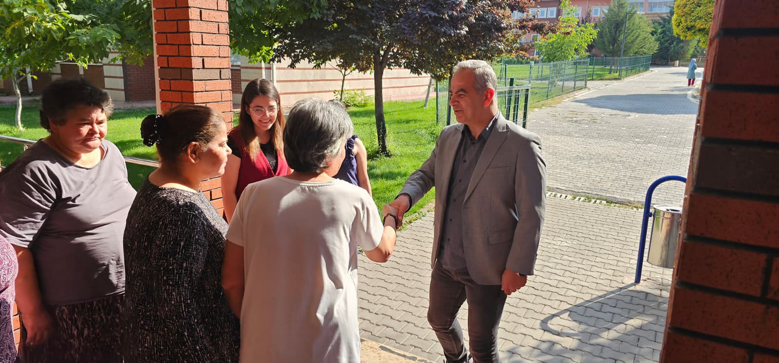 İl Müdürümüz Sayın Ömer Faruk ERGÜN, hafta sonu Engelsiz Yaşam Bakım, Rehabilitasyon ve Aile Danışma Merkezimize ziyaret gerçekleştirerek incelemelerde bulundu.