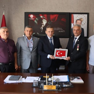 Türkiye Gaziler ve Şehit Aileleri Vakfı Karabük Şube Başkanı Malul Gazi Yüksel Orak’tan İl Müdürümüz Sami Çift’e Ziyaret - fotoğraf 2