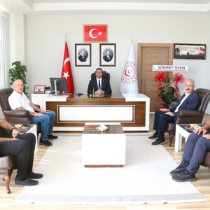 Elazığ Belediye Başkanı Danışmanı Ahmet Özden ÖZEN ve Malatya Huzurevi Müdürü Arif Hikmet ÖZEN’den İl Müdürümüz Serdar DEMİRCİ’ye Ziyaret - fotoğraf 1