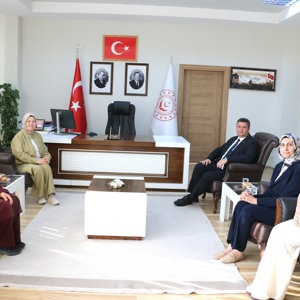 AK Parti Kadın Kolları Heyetinden İl Müdürümüze Ziyaret - fotoğraf 1