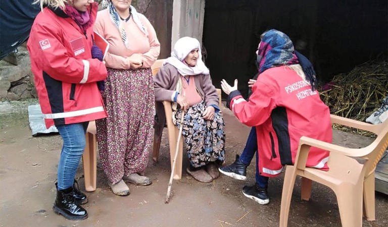 Psikososyal destek ekibi Kale İlçesine bağlı Dedeköy  Erdemli ve Mahmut Dursun Mahallerini ziyaret etti.