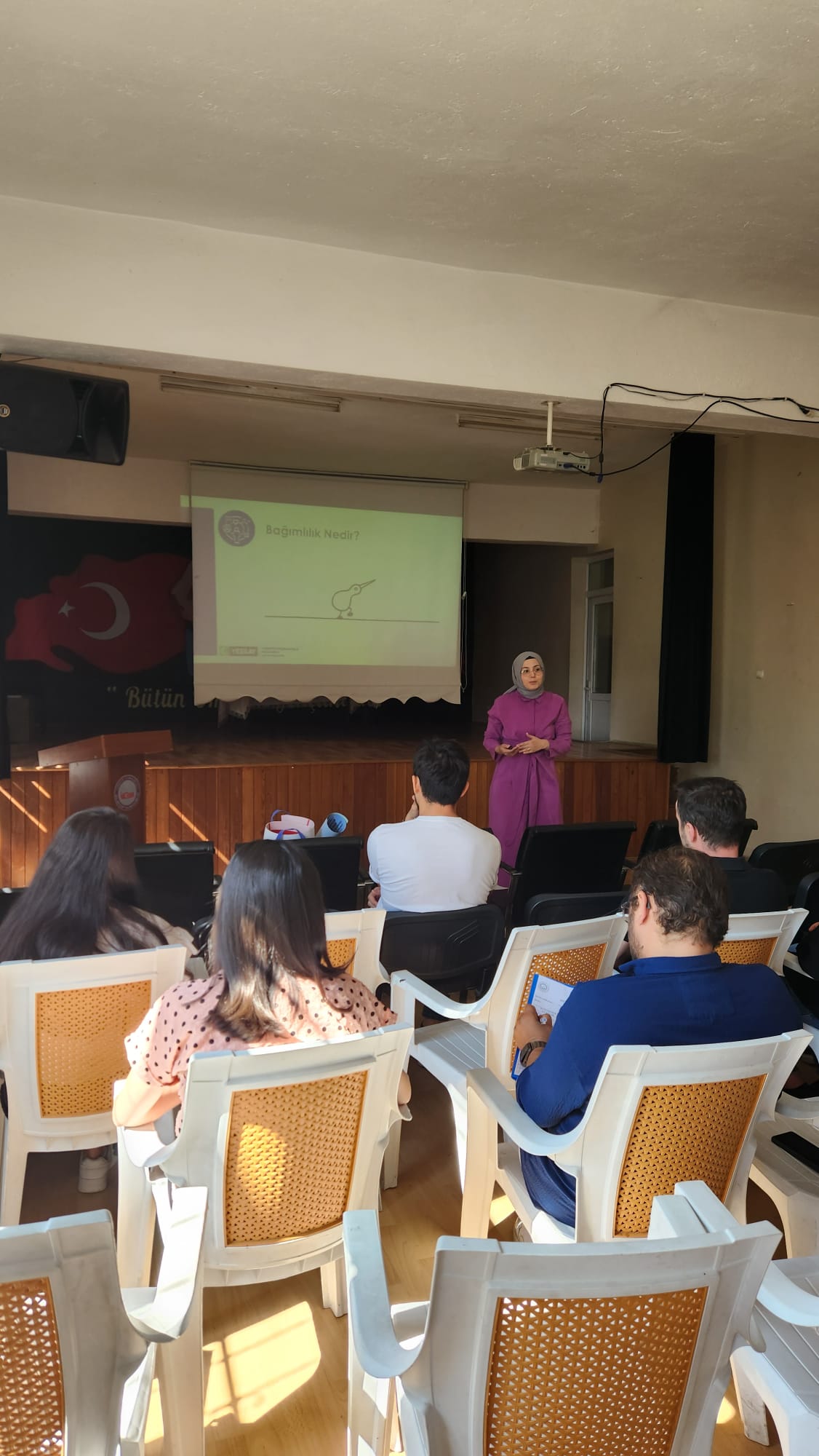 Türkiye Bağımlılıkla Mücadele (TBM) eğitimleri kapsamında Sulakyurt Kaymakamlığı personellerine “Madde Bağımlılığı” konulu eğitim verilmiştir.