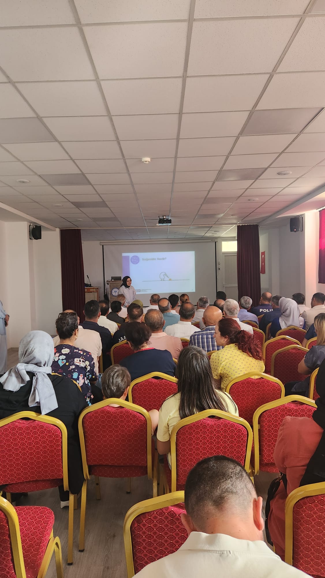 Türkiye Bağımlılıkla Mücadele (TBM) eğitimleri kapsamında Bahşılı ilçemizde görev yapan personellere “Madde Bağımlılığı” konulu eğitim verildi.