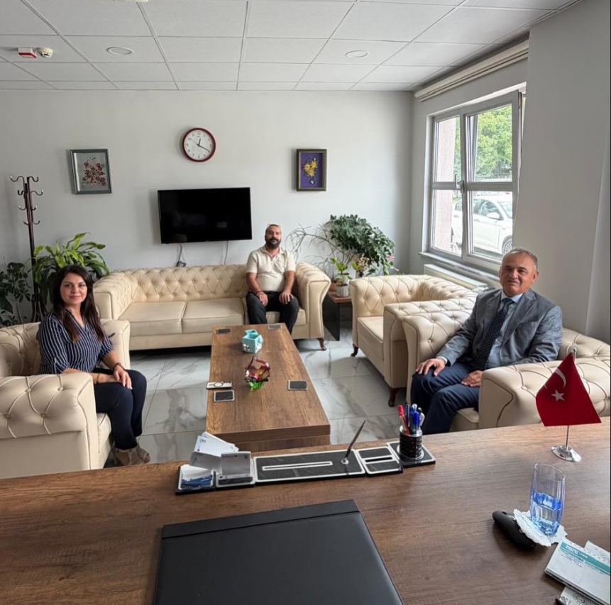 İl Müdürümüzden Burdur İhtisaslaşmış Çocuk Evleri Sitesi Müdürlüğü,ne ziyaret.