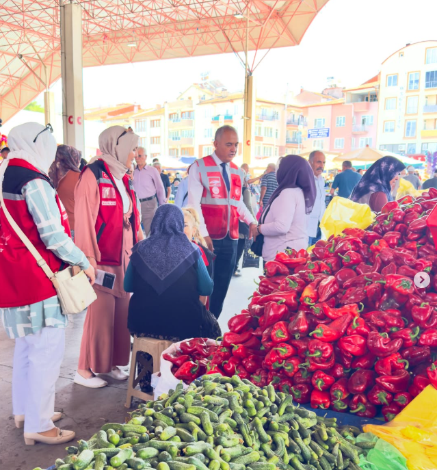 İl Müdürlüğümüze bağlı Burdur Sosyal Hizmet Merkezi Müdürlüğümüz tarafından pazar ziyareti gerçekleştirildi.