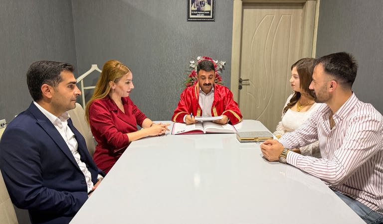 İl Müdürümüz BİLGİÇ, Aile ve Gençlik Fonu ile Evlenen Çiftin Nikâh Şahidi Oldu