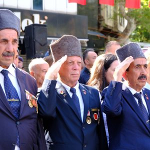 Zaferin 104. Yılında Atatürk Anıtı’na Çelenk Sunma Töreni Gerçekleştirildi - fotoğraf 3