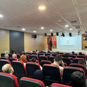 Koruyucu aile hizmet modelimizden yararlanan ailelerimize, İl Afet ve Acil Durum Müdürlüğü personeli Harun ÖZBEK tarafından “Afet Farkındalık Eğitimi” gerçekleştirildi. - fotoğraf 2