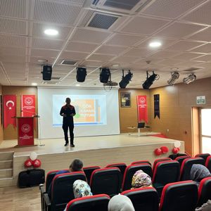 Koruyucu aile hizmet modelimizden yararlanan ailelerimize, İl Afet ve Acil Durum Müdürlüğü personeli Harun ÖZBEK tarafından “Afet Farkındalık Eğitimi” gerçekleştirildi. - fotoğraf 1