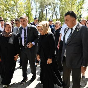 Valimiz Sayın H. Engin SARIİBRAHİM, İl Protokolü ve İl Müdürümüz Sayın Çiğdem AÇIKYILDIZ KAZEL’in katılımıyla, aziz şehidimiz Ferhat BOZKURT’un sene-i devriyesi dolayısıyla anma programı gerçekleştirildi. - fotoğraf 4