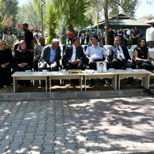 Valimiz Sayın H. Engin SARIİBRAHİM, İl Protokolü ve İl Müdürümüz Sayın Çiğdem AÇIKYILDIZ KAZEL’in katılımıyla, aziz şehidimiz Ferhat BOZKURT’un sene-i devriyesi dolayısıyla anma programı gerçekleştirildi. - fotoğraf 2