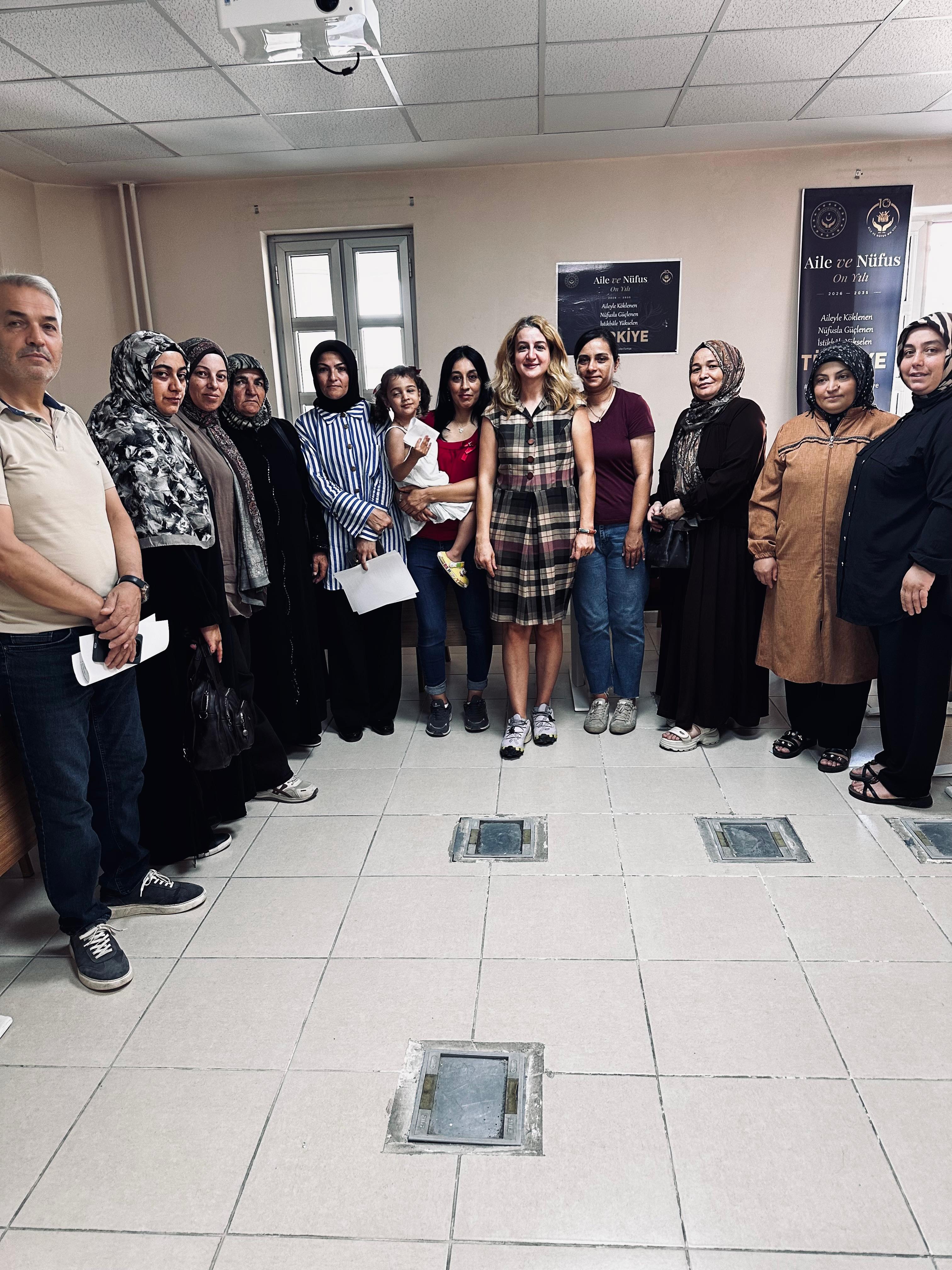 Müdürlüğümüz hizmetlerinden yararlanan ailelerimize “Aile Yaşam Becerileri” eğitimi gerçekleştirildi.