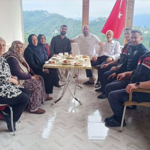 Kıbrıs Gazilerimiz Ferşat Akbay ve Ahmet Acar Hanelerinde Ziyaret Edildi - fotoğraf 1