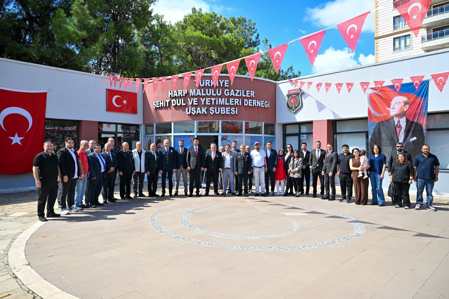Vali Dr. Serdar Kartal, 19 Eylül Gaziler Günü’nde Dernek Başkanlıklarını Ziyaret Etti