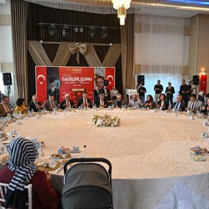 Vali Dr. Serdar Kartal ve İl Protokolü, Gazilerimiz Onuruna Düzenlenen Programda Bir Araya Geldi - fotoğraf 2