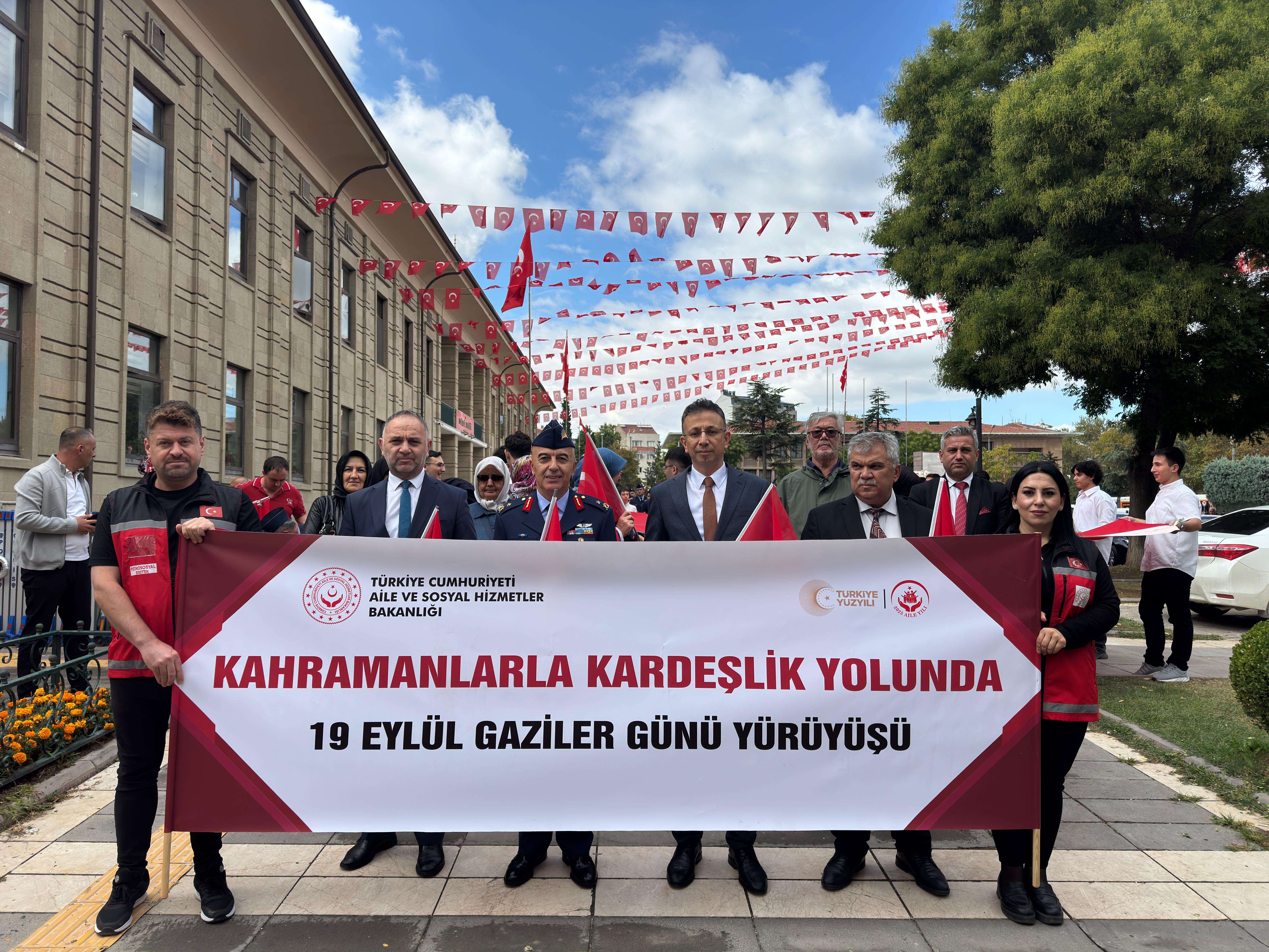 Gaziler Günü “Kahramanlarla Kardeşlik Yolunda” Yürüyüşü ile Anıldı
