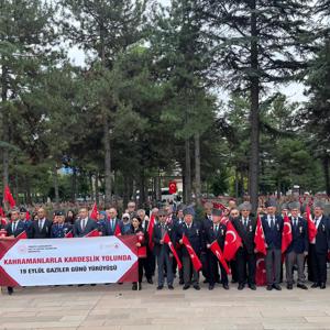 Gaziler Günü “Kahramanlarla Kardeşlik Yolunda” Yürüyüşü ile Anıldı - fotoğraf 8