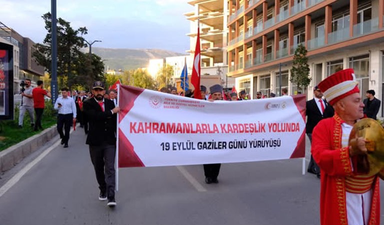 19 Eylül Gaziler Günü’nün 105. Yıl Dönümünde Kahramanlarımıza Vefa Yürüyüşü
