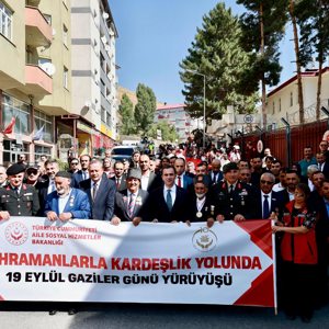 Bitlis’te “Kahramanlarla Kardeşlik Yolunda 19 Eylül Gaziler Günü Yürüyüşü”  - fotoğraf 1