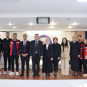 Gazilerimiz ve Şehit Ailelerimiz Onuruna Yemek Programı Düzenlendi - fotoğraf 10