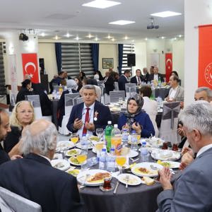 Gazilerimiz ve Şehit Ailelerimiz Onuruna Yemek Programı Düzenlendi - fotoğraf 7
