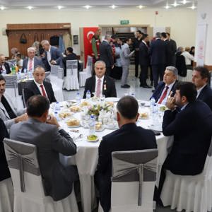 Gazilerimiz ve Şehit Ailelerimiz Onuruna Yemek Programı Düzenlendi - fotoğraf 5
